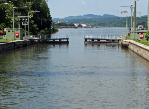 Donau - Kachlet-Staustufe