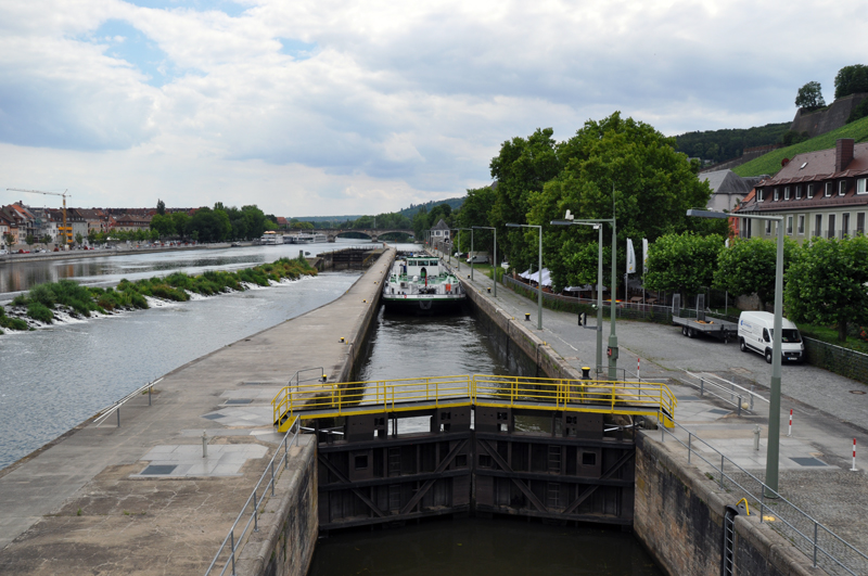 Staustufe/ Schleuse Würzburg - Main