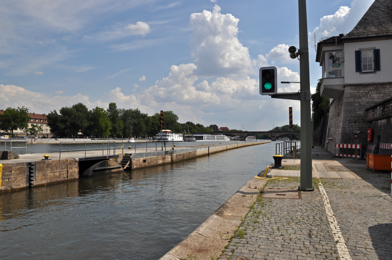 Staustufe/ Schleuse Würzburg - Main