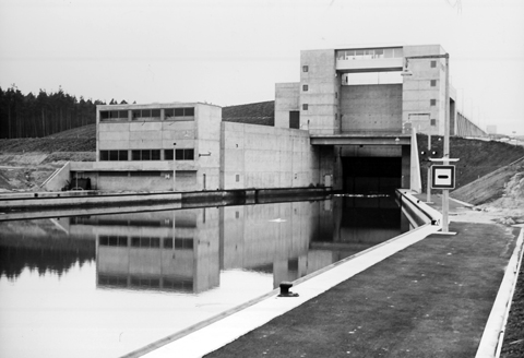 Main-Donau-Kanal - Schleuse Erlangen - Haltung