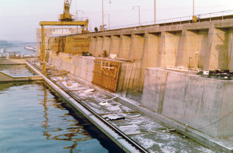 Main-Donau-Kanal - Schleuse Erlangen - Haltung