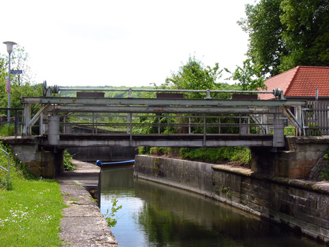 Bilder Ludwigskanal - Bild Schleuse 1 - Ziehbrücke